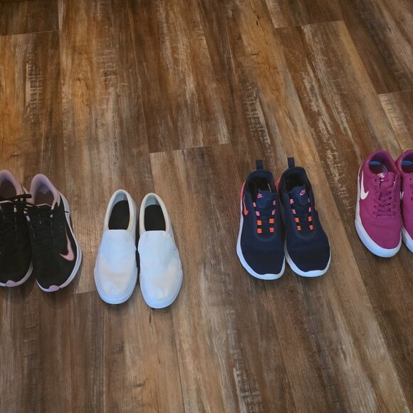 Shoes - Picture 2 of 9